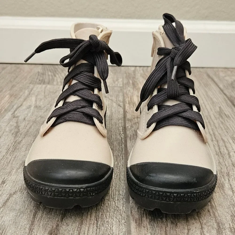 Cotton On Kids Stylish Cream and Black Ankle Boots Size 9-10